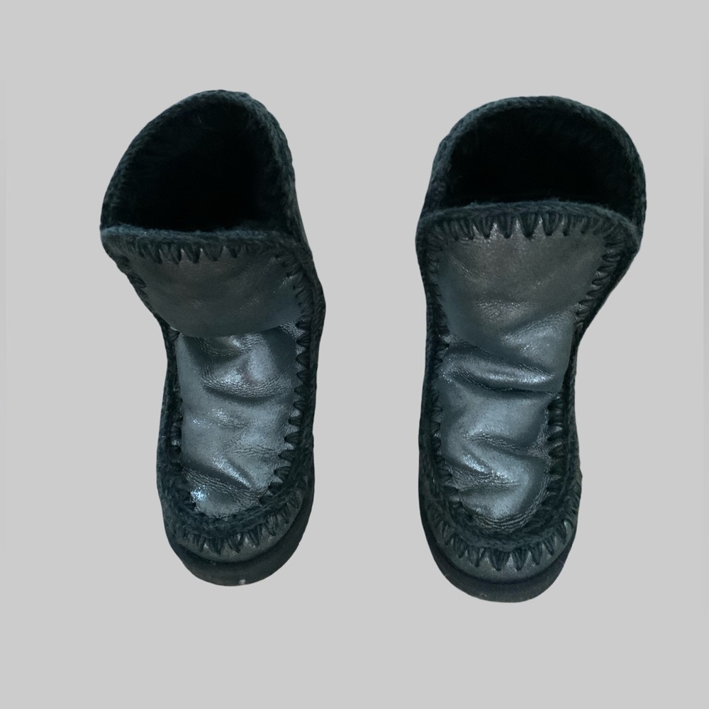 Spring Refresh 🌸 
Mou Eskimo 18 Microglitter Black Boot